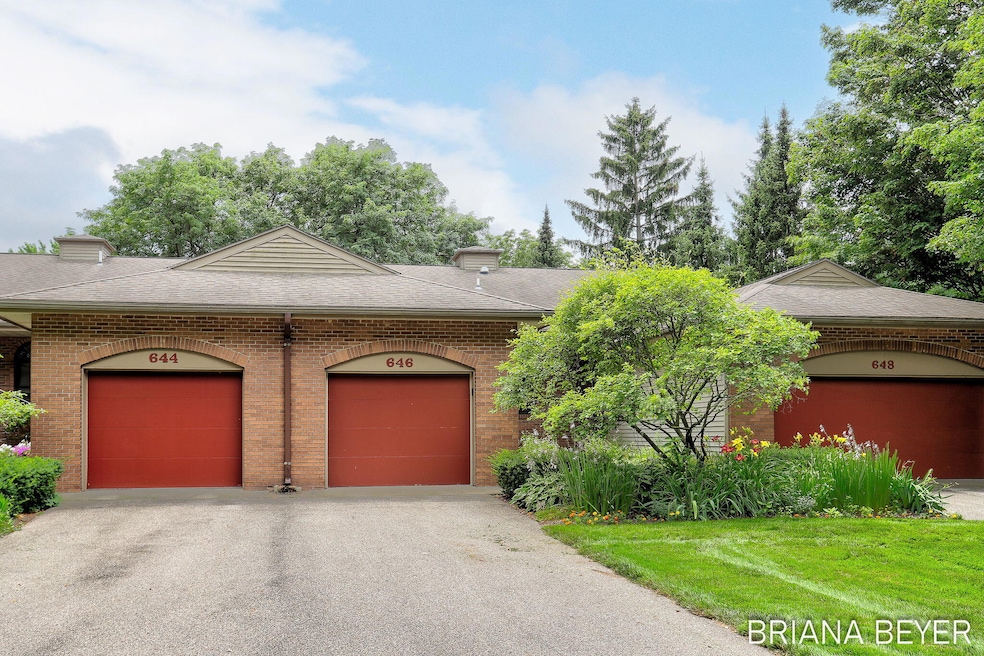 646 Spring Ln, Holland, MI 49423 - photo 1