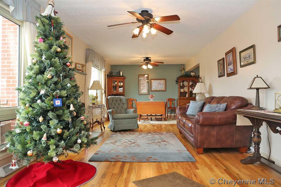 907 Baldwin Dr, Cheyenne, WY 82001 - photo 1