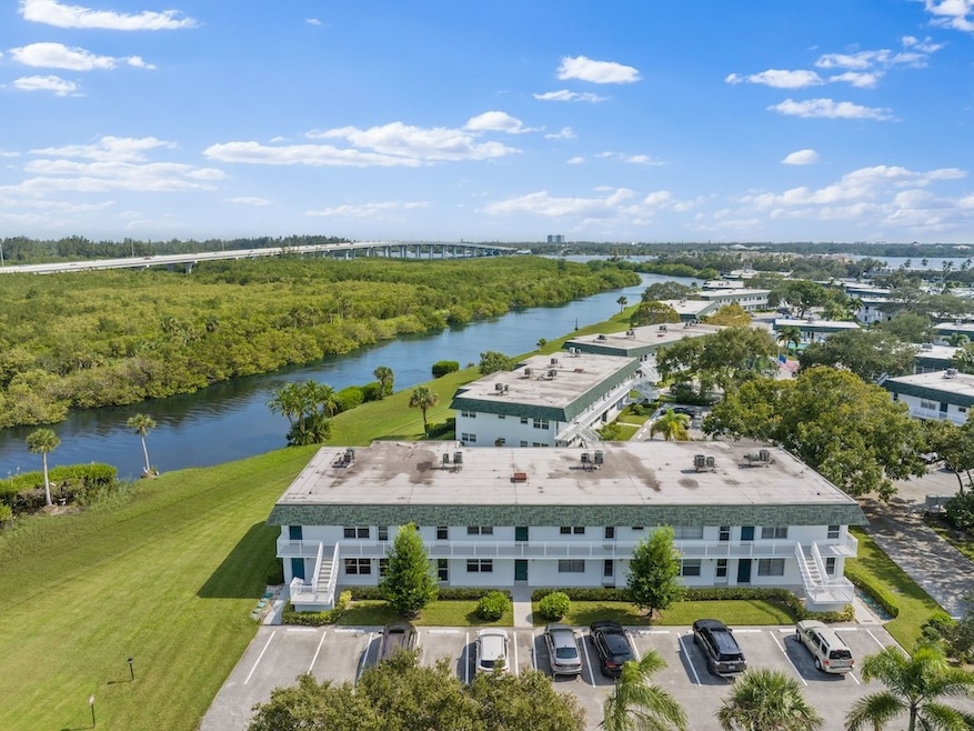 2800 Indian River Blvd unit M7, Vero Beach, FL 32960 - photo 1