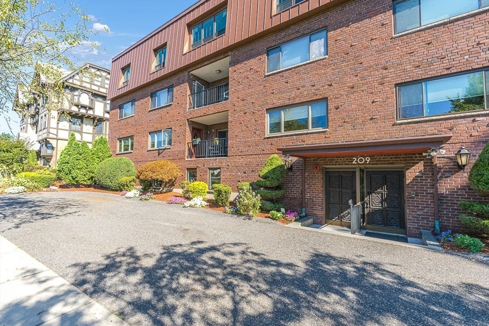 209 Commonwealth Ave unit PD, Chestnut Hill, MA 02467 - photo 1