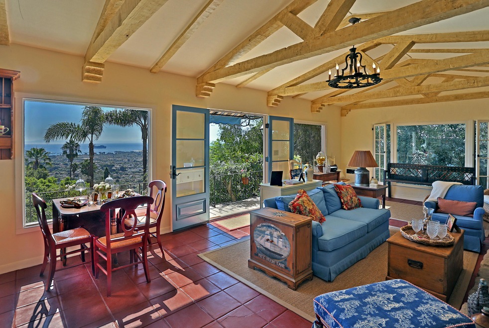 15 Loma Media Living Room w: View