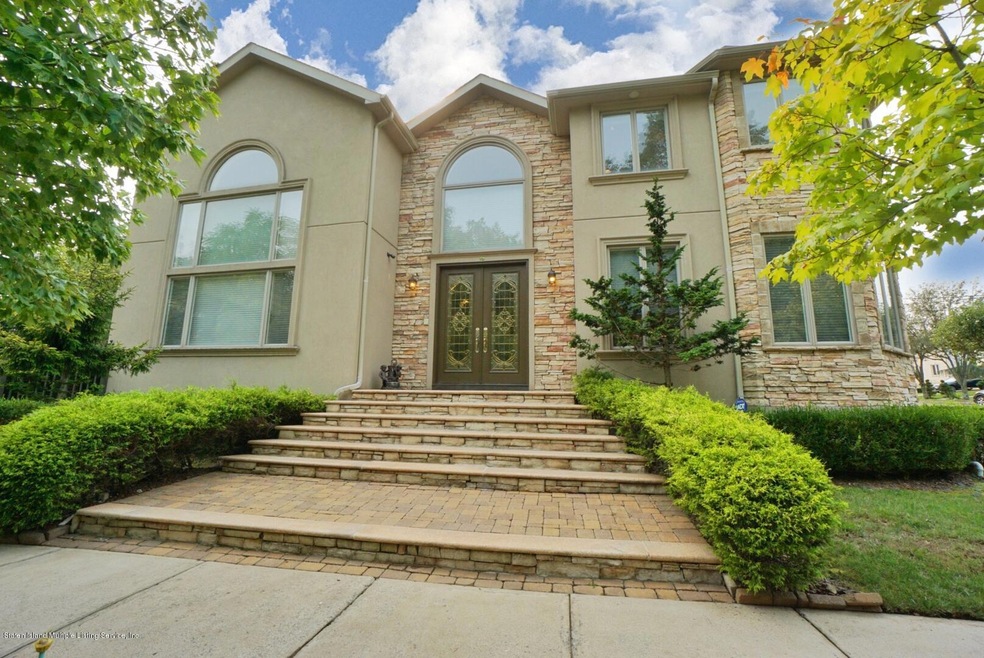 108 Camden Ave, Staten Island, NY 10309 - photo 1