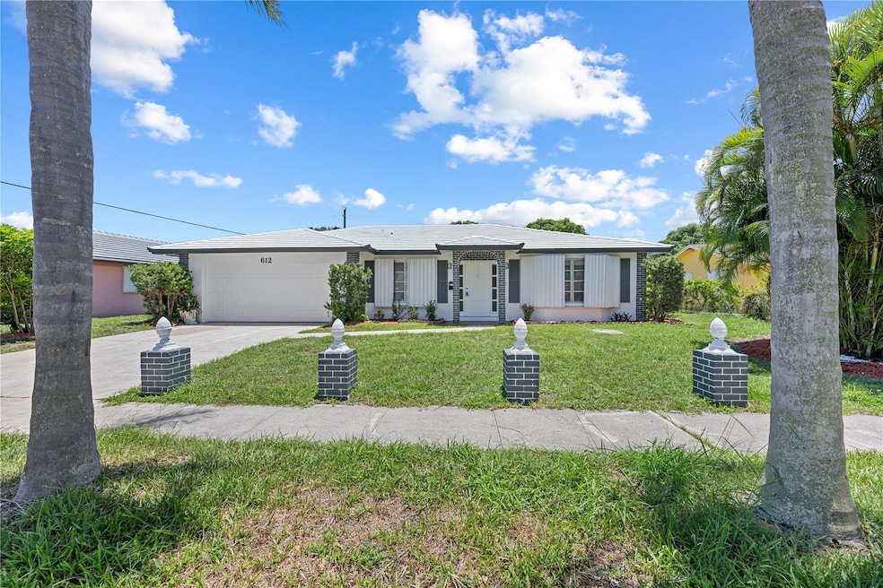 612 Clear Lake Ave, West Palm Beach, FL 33401 - photo 1