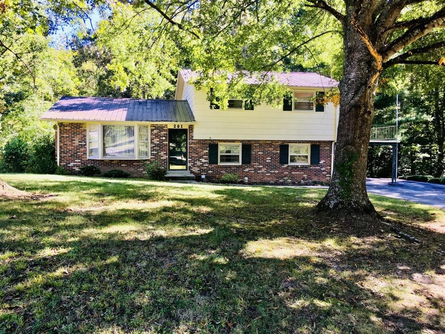 201 Parkview Dr, McMinnville, TN 37110 - photo 1