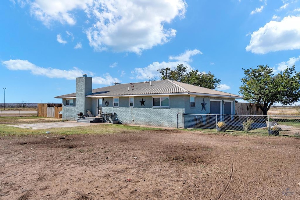 201 Flowers Rd, Big Spring, TX 79720 - photo 1