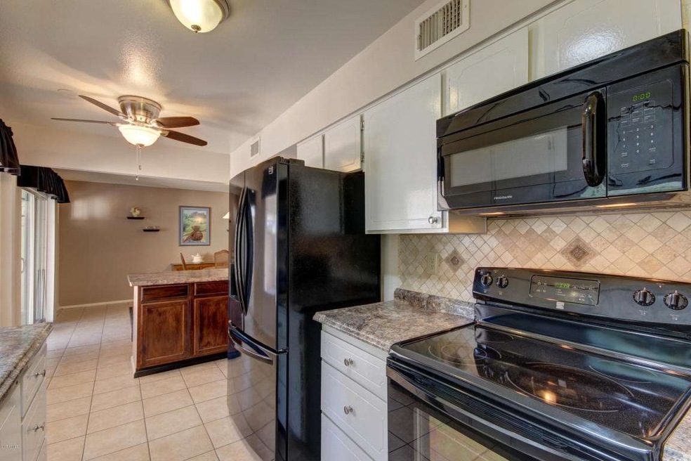 10703 W Santa fe Dr unit 15D, Sun City, AZ 85351 - photo 1