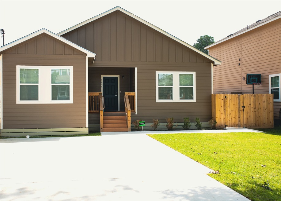 7826 Sealey St, Houston, TX 77088 - photo 1