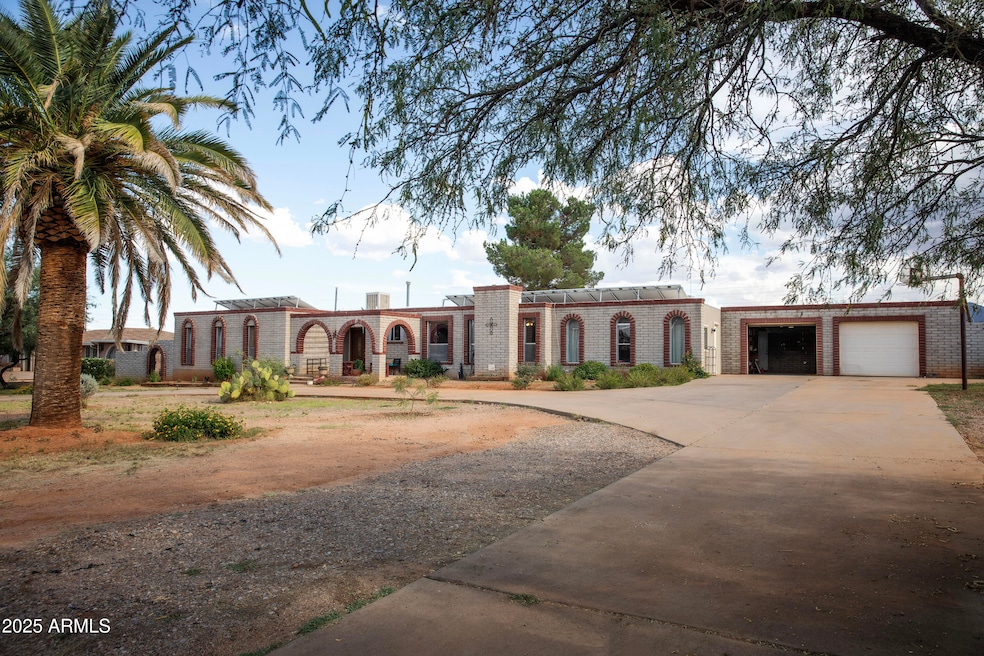 Under Contract $400,000