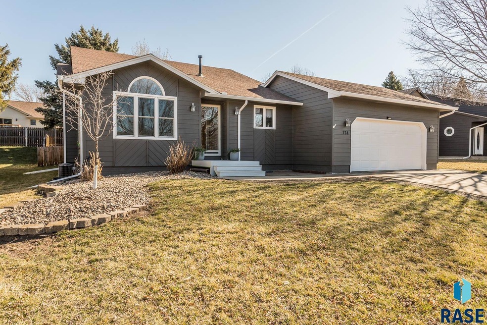 724 N Savannah Dr, Sioux Falls, SD 57103 MLS 22401938