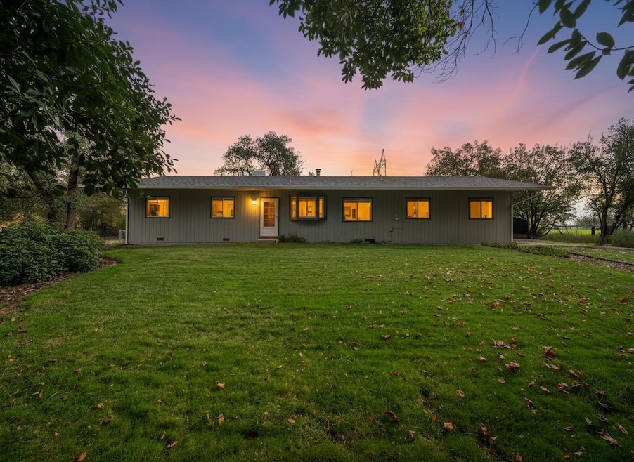 11865 Comstock Ln, Redding, CA 96003 - photo 1