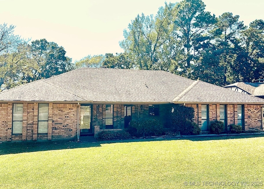 921 Gail Farrell Dr, Durant, OK 74701 - photo 1
