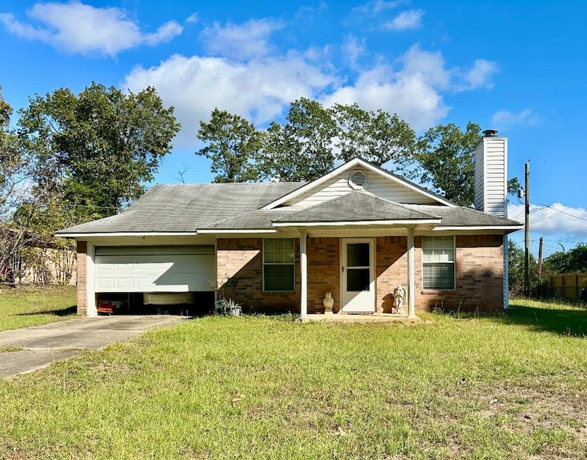 1027 Crestview Dr E, Atlanta, TX 75551 - photo 1