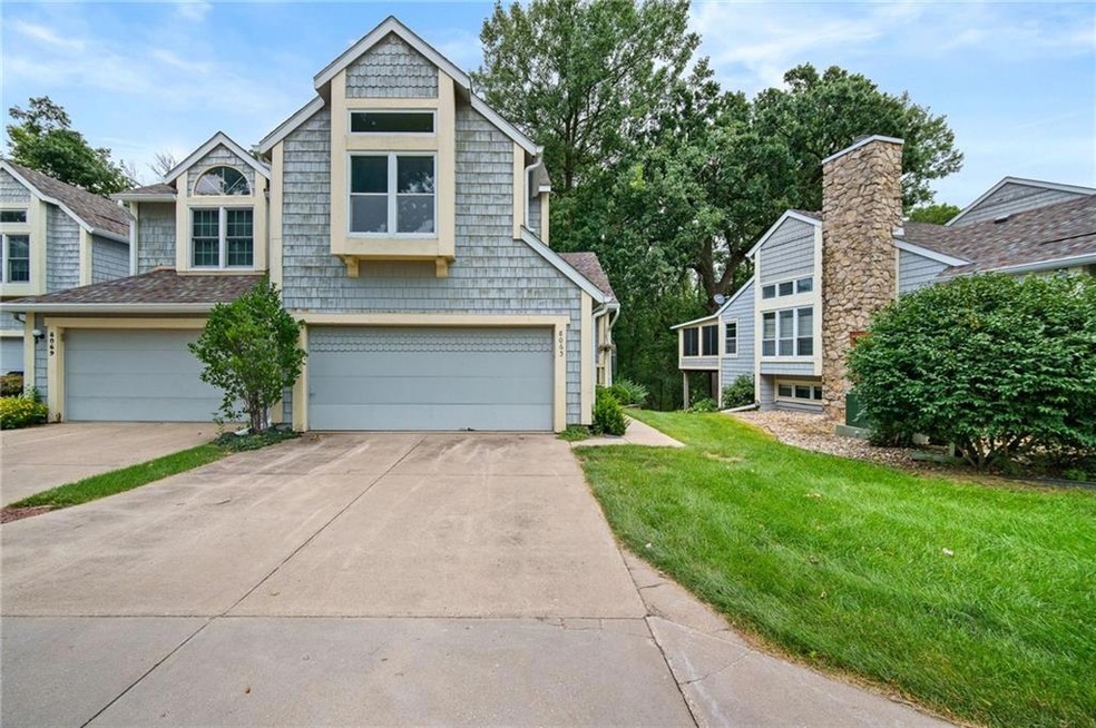 8065 Cobblestone Rd, Urbandale, IA 50322 - photo 1