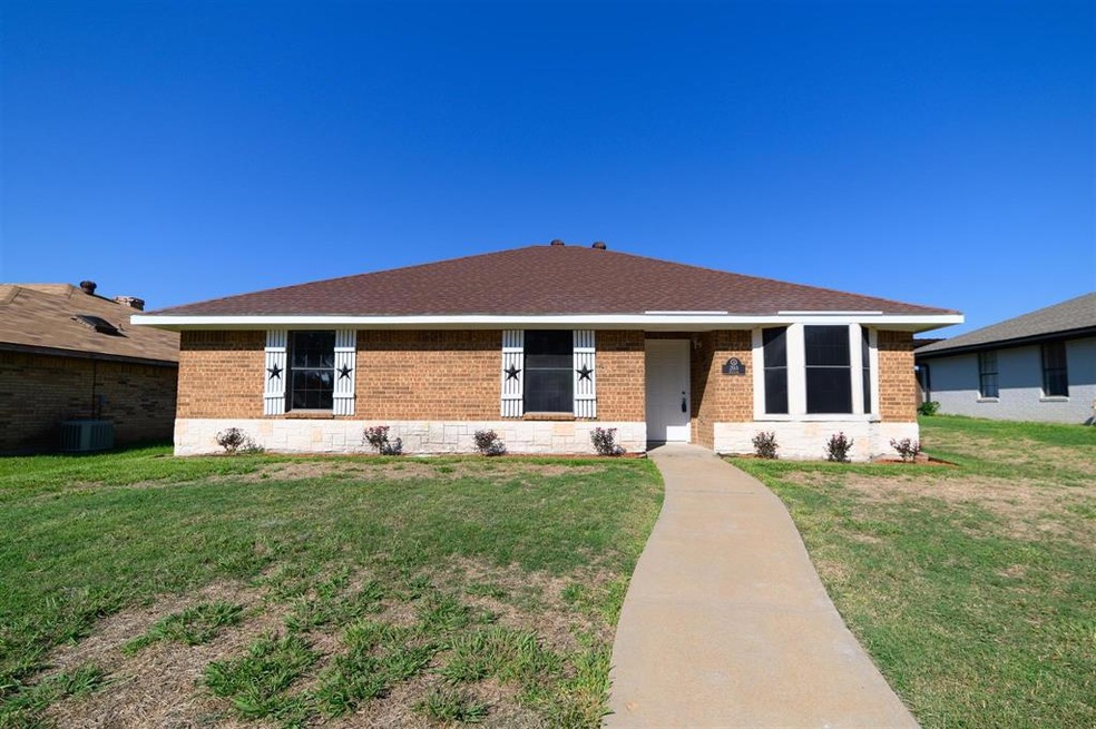 203 Spence Dr, Wylie, TX 75098 - photo 1