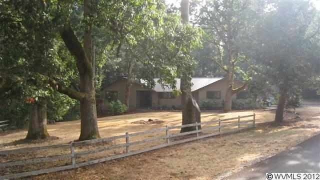 Oaks welcome at end of cul de sac, end of driveway