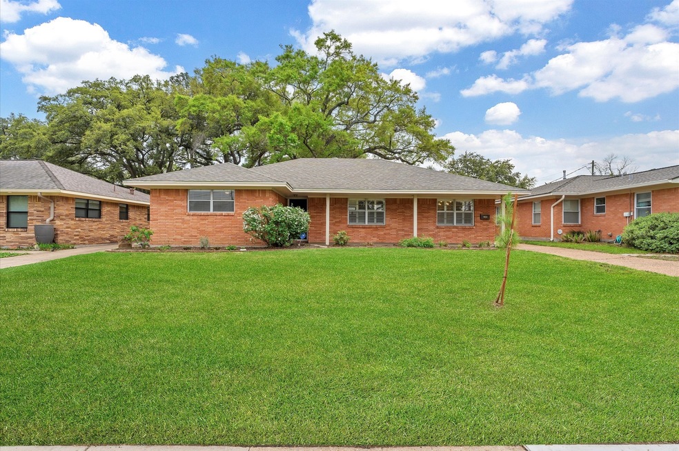 6327 Wynnwood Ln, Houston, TX 77008 - photo 1