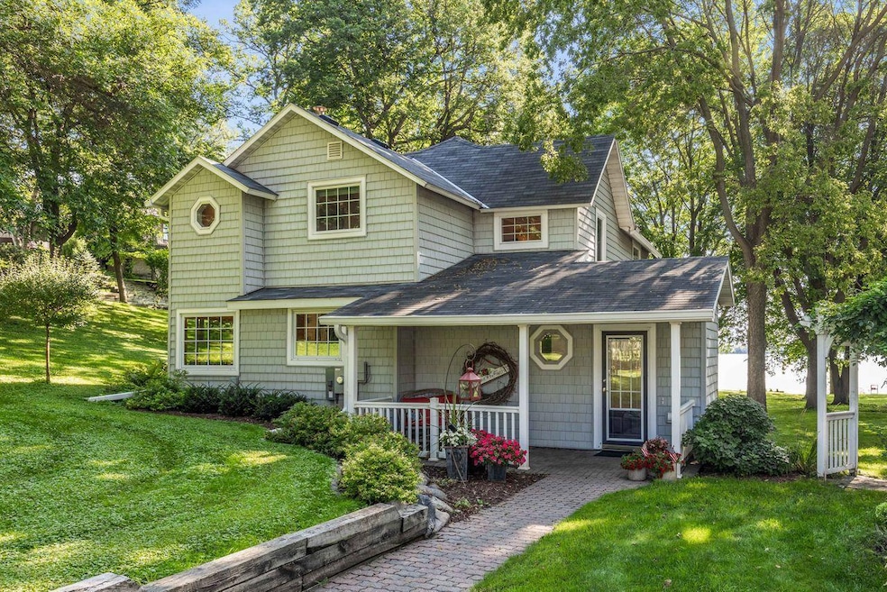 Pending $599,900 • Co-Listing Agent