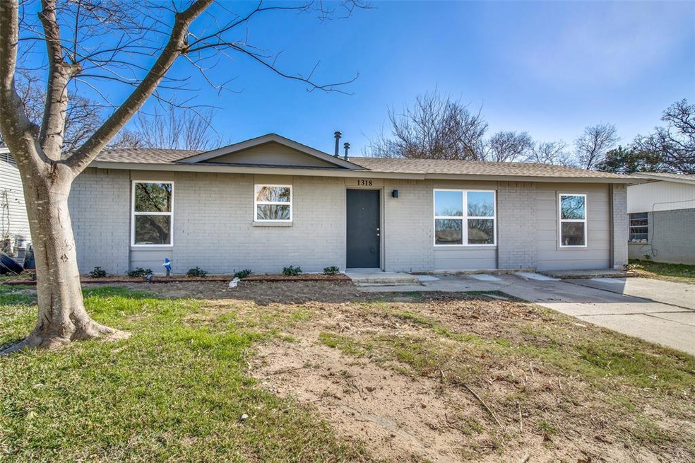 1318 Briarwood Dr, Mesquite, TX 75149 - photo 1