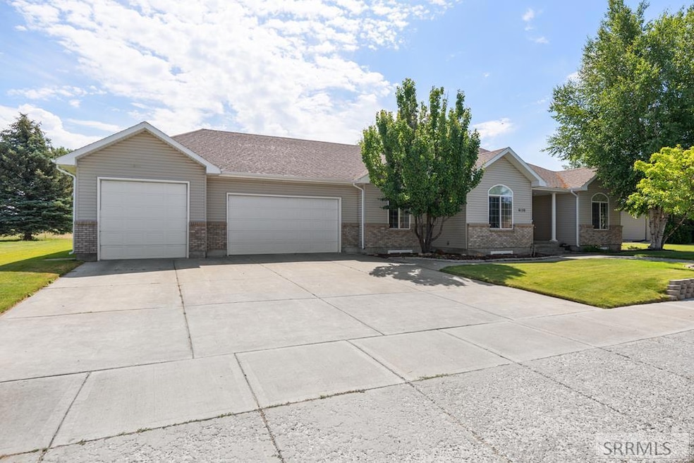 For Sale $599,900 • Co-Listing Agent