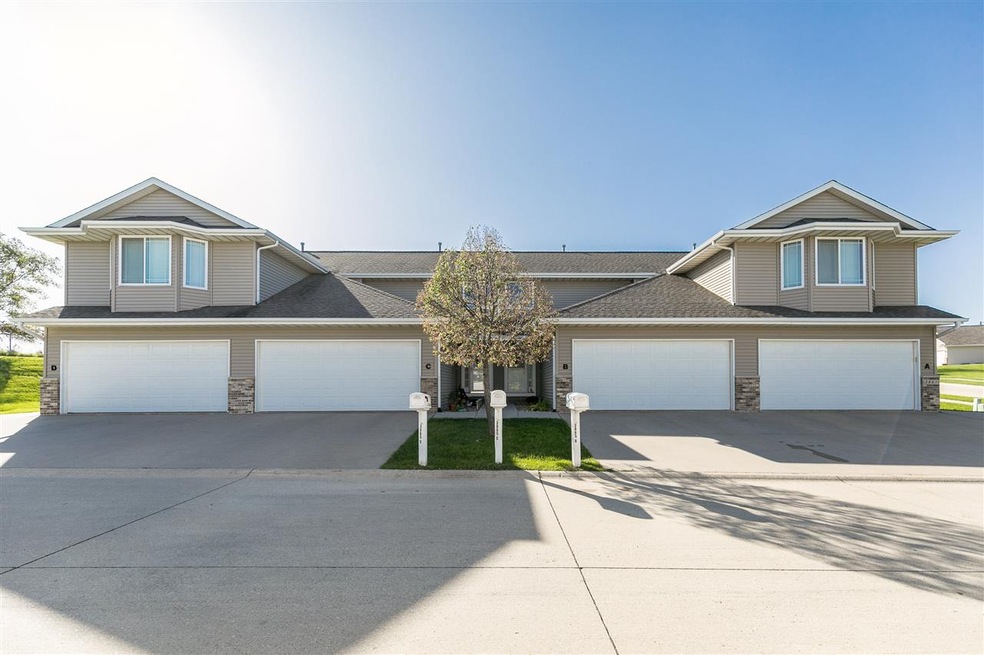 3865 37th Ave SW unit B, Cedar Rapids, IA 52404 - photo 1