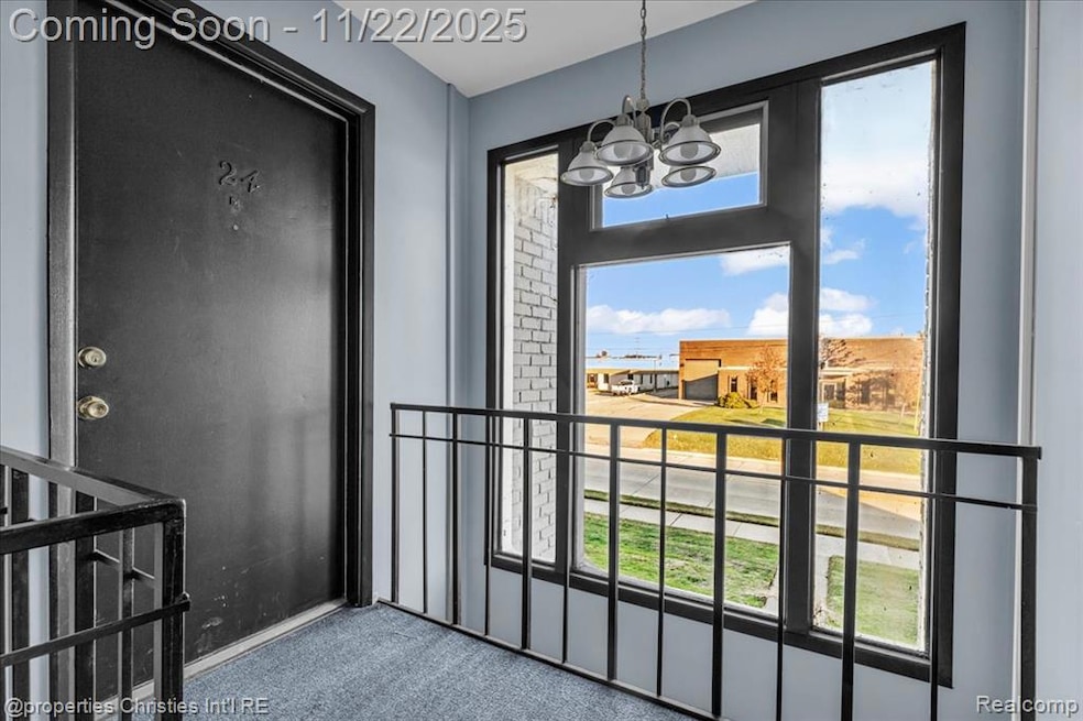 328 E Elmwood Ave unit 24, Clawson, MI 48017 - photo 1