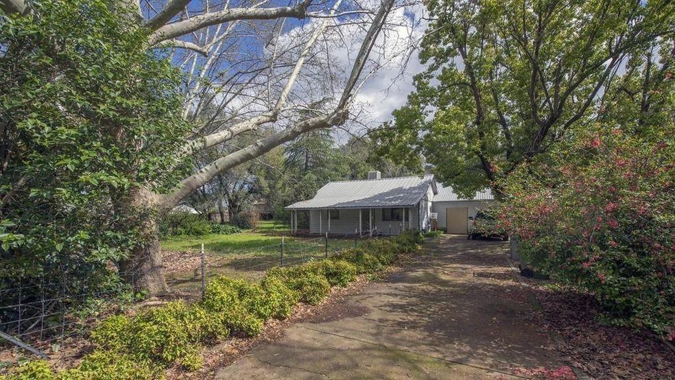 3121 Middleton Ln, Redding, CA 96002 - photo 1