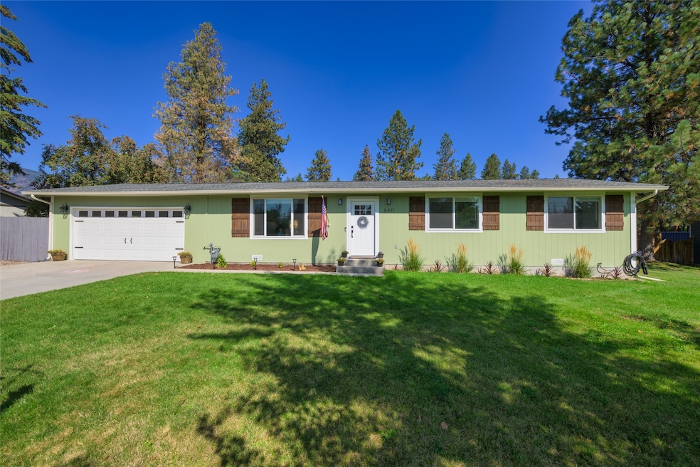 Ranch-style home with driveway and an attached garage