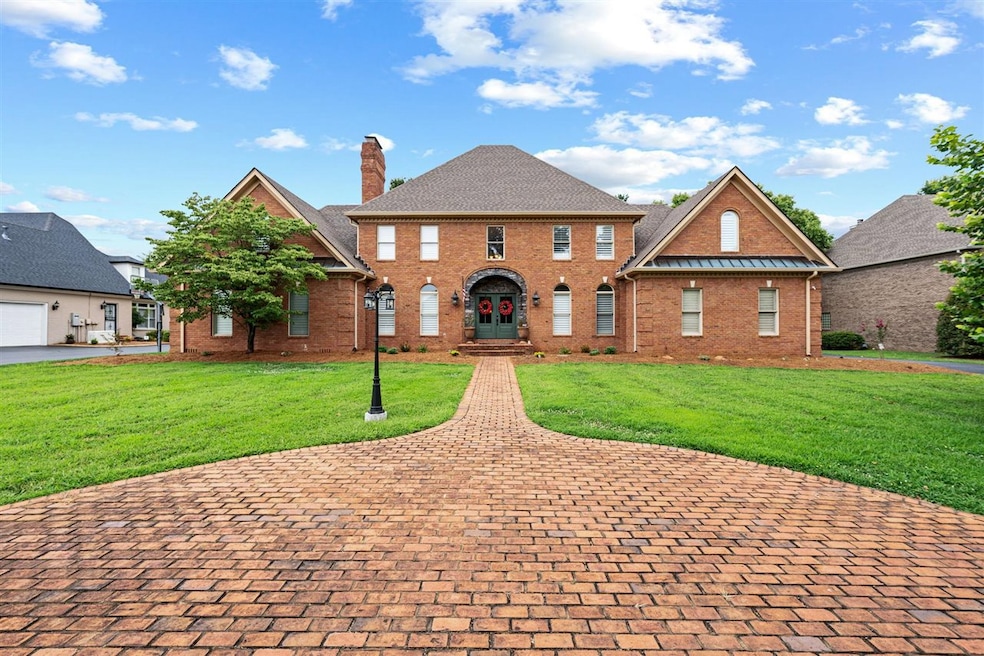 1812 Todd Trace Ct, Bowling Green, KY 42103 - photo 1