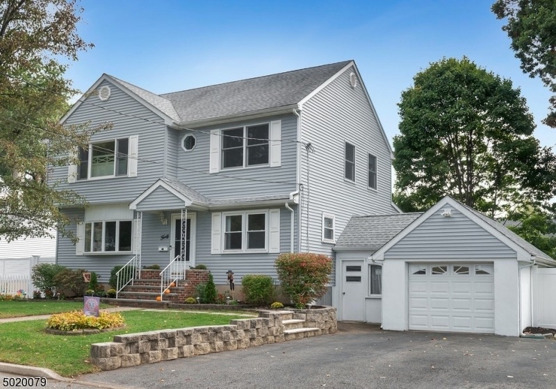 40 Bailey Ave, Bloomingdale, NJ 07403 - photo 1