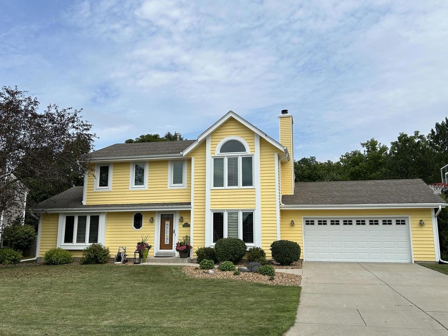 W163N10418 Ridgeview Ln, Germantown, WI 53022 - photo 1