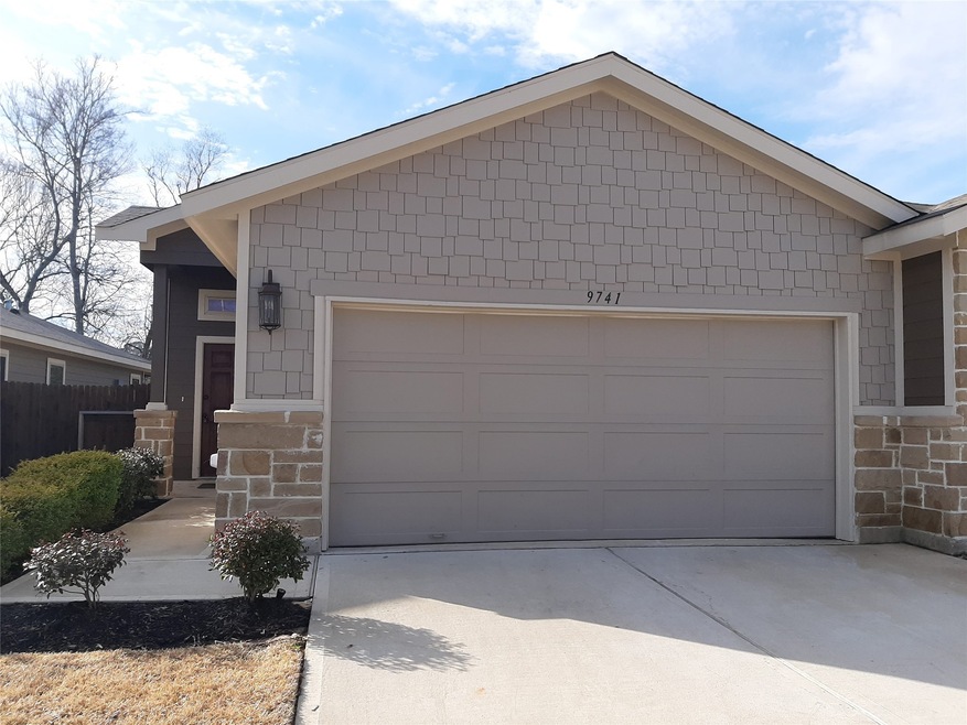 9741 Grosbeak Ln, Magnolia, TX 77354 - photo 1