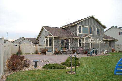 1007 Saddlewood St, Holmen, WI 54636 - photo 1