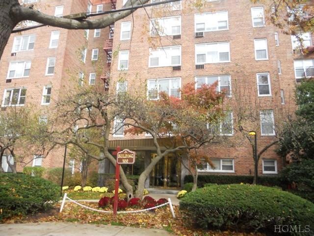 Cresthaven unit 506, Yonkers, NY 10703 - photo 1