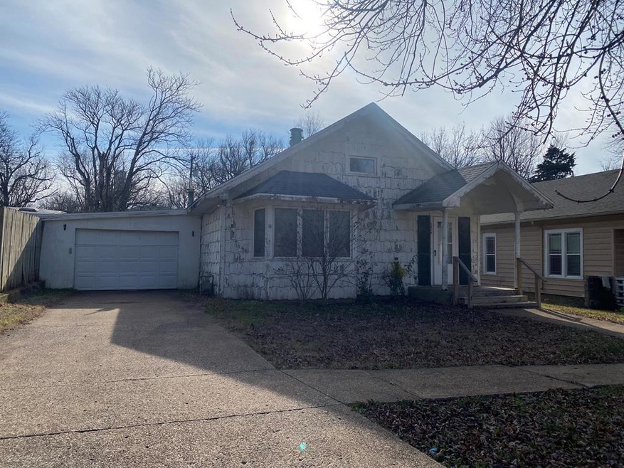 1816 Kennedy Ave, Parsons, KS 67357 - photo 1