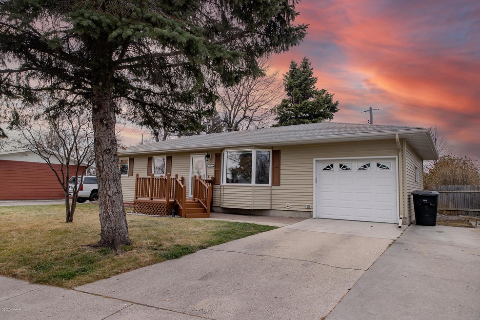 1702 S 17th St, Grand Forks, ND 58201 - photo 1