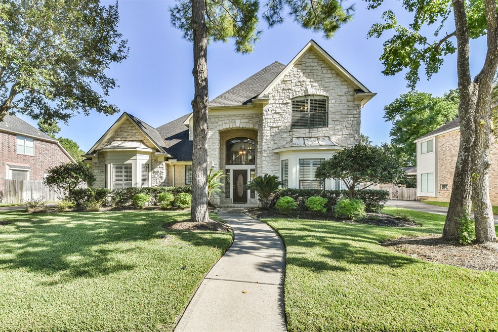 Great curb appeal on this former Trendmaker model home!