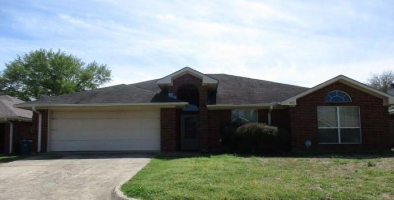 1612 Amanda Ln, Kilgore, TX 75662 - photo 1