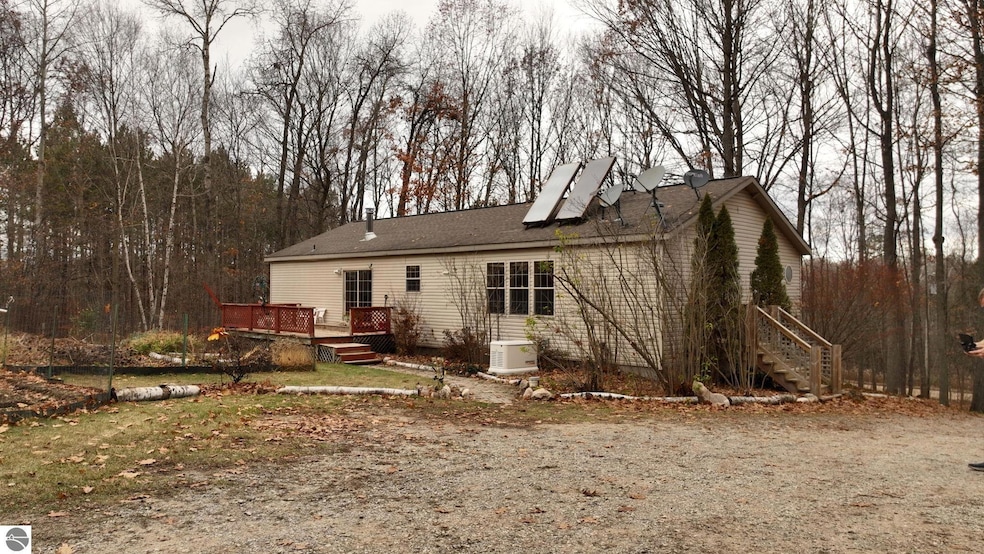 6524 E Edgar Rd, Vestaburg, MI 48891 - photo 1