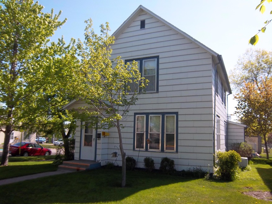 401 4th Ave SE, Jamestown, ND 58401 - photo 1