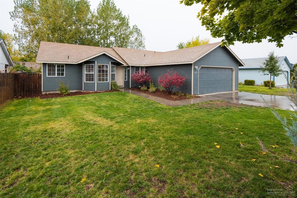 2029 SW 29th St, Redmond, OR 97756 - photo 1