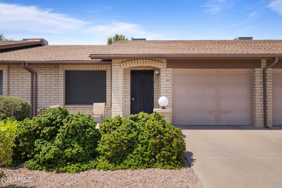 520 S Greenfield Rd unit 24, Mesa, AZ 85206 - photo 1