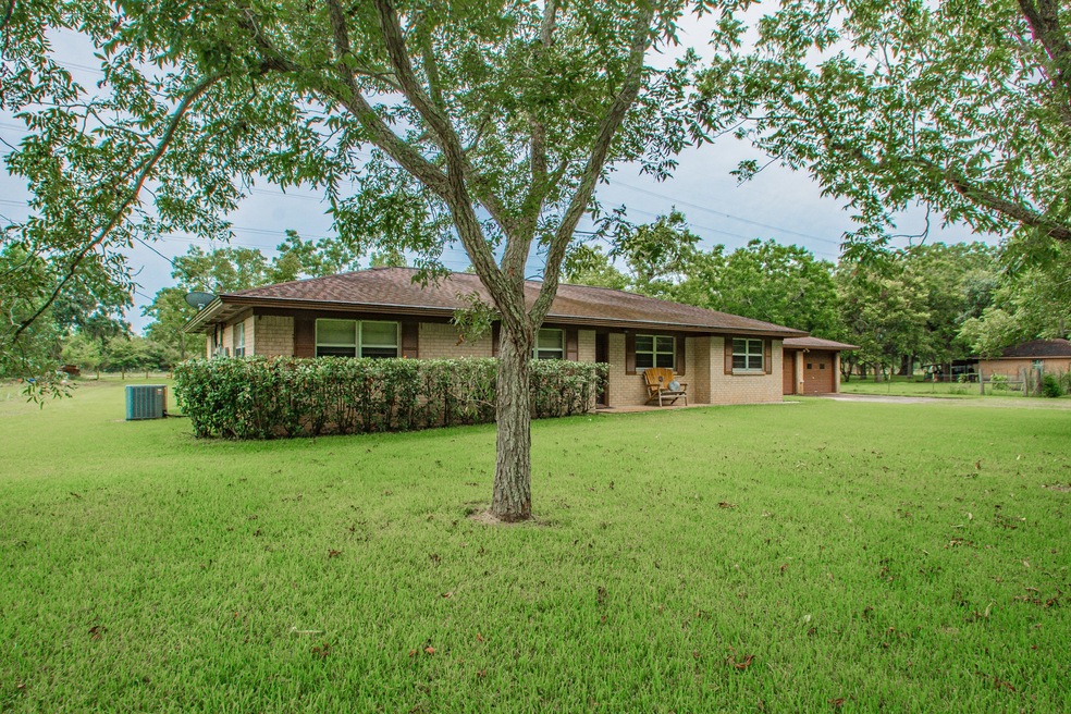 1227 County Road 677, Brazoria, TX 77422 - photo 1