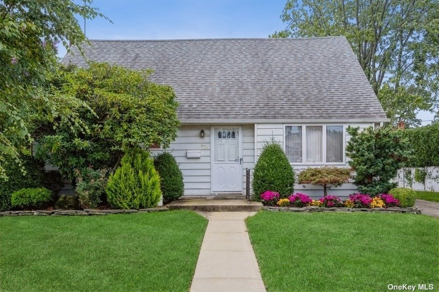 973 Park Ln N, Franklin Square, NY 11010 - photo 1