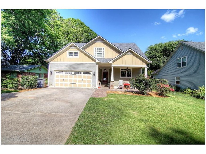 Gorgeous Craftsman Bungalow Built in 2005 - Full B
