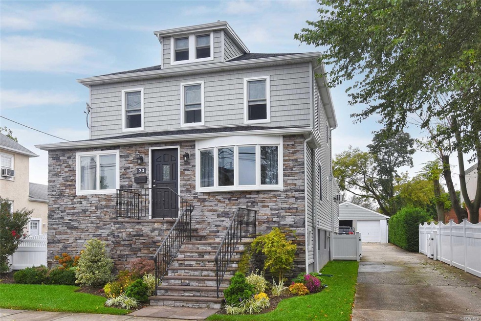 23 Maple Ave unit 2nd Fl, Lynbrook, NY 11563 - photo 1