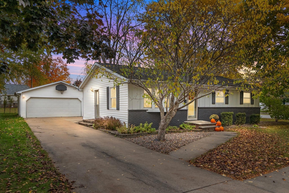 1207 Hietpas St, Little Chute, WI 54140 - photo 1