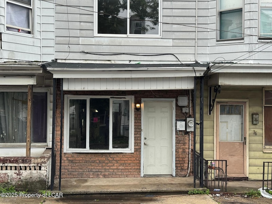 38 S 10th St, Mahanoy City, PA 17948 - photo 1