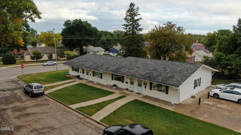 4 Plex Front