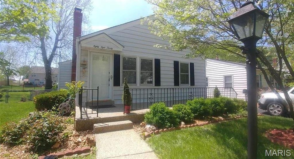 8820 Bridgeport Ave, Saint Louis, MO 63144 - photo 1