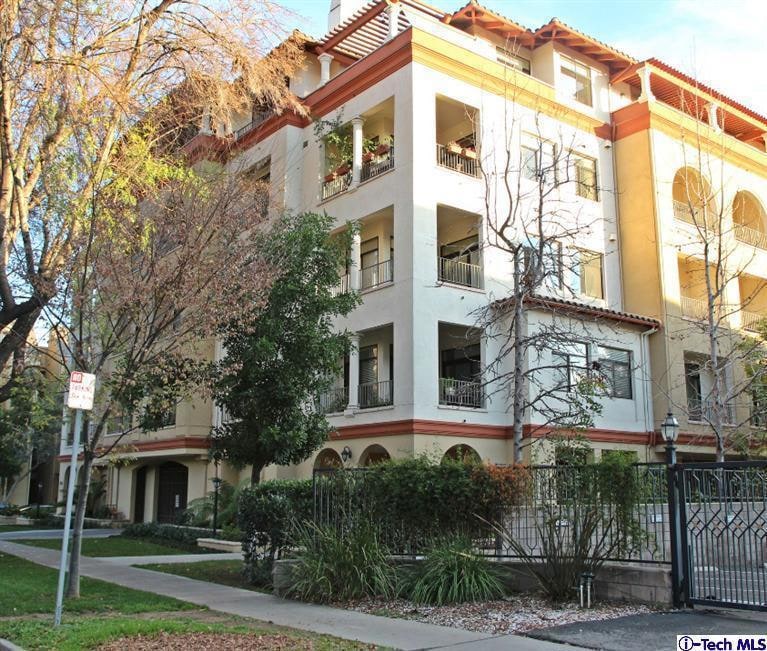 742 Locust St unit 302, Pasadena, CA 91101 - photo 1